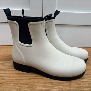Like New: Quince Waterproof Rain Chelsea Boots